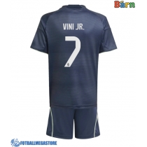 Fotballdrakt Barn Real Madrid Vinicius Junior #7 Bortedraktsett 2025-26 Kortermet (+ Korte bukser)